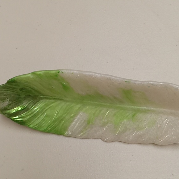 Handcrafted resin feather trinket tray - Picture 4 of 4